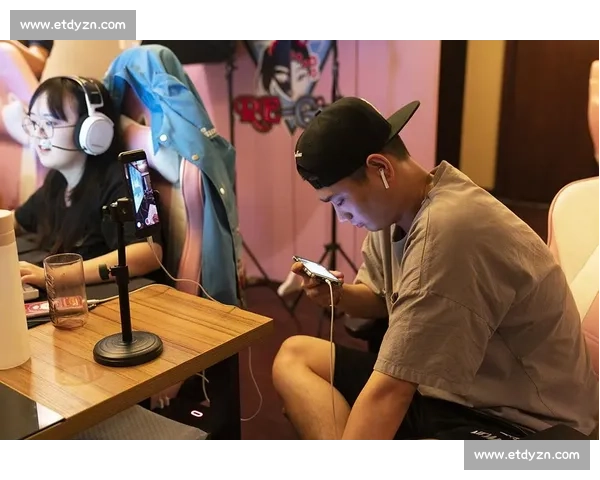 走进传奇教练的训练室,听他讲述那些鲜为人知的电竞往事 走进传奇教练的训练室,听他讲述那些鲜为人知的电竞往事