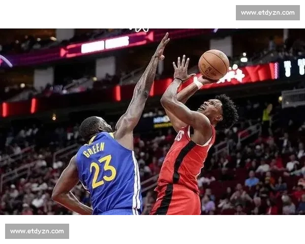 NBA常规赛：裁判争议判罚引关注，比赛公平性引热议！