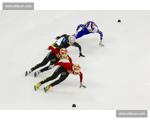 短道速滑冰刀划破冰面，速度与激情的碰撞，令人心潮澎湃